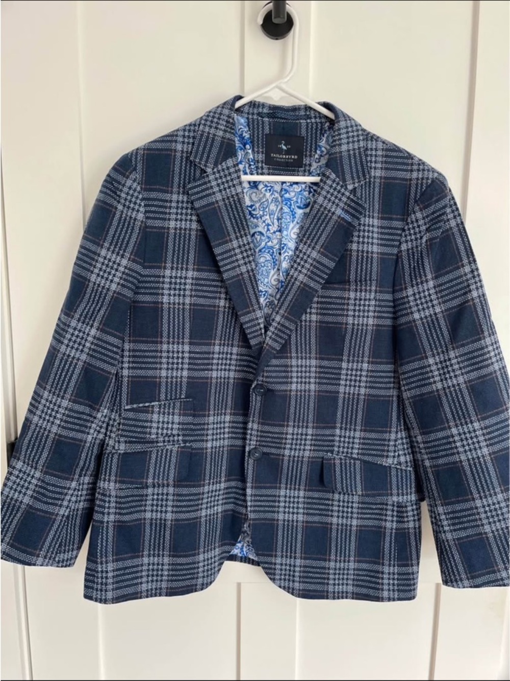 Tailorbyrd Navy Plaid Sport Coat with Light Gray Windowpane
Like New 
Worn once